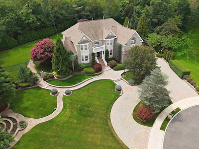 This weekend: <br>come to our estate liquidation sale in Northfield!